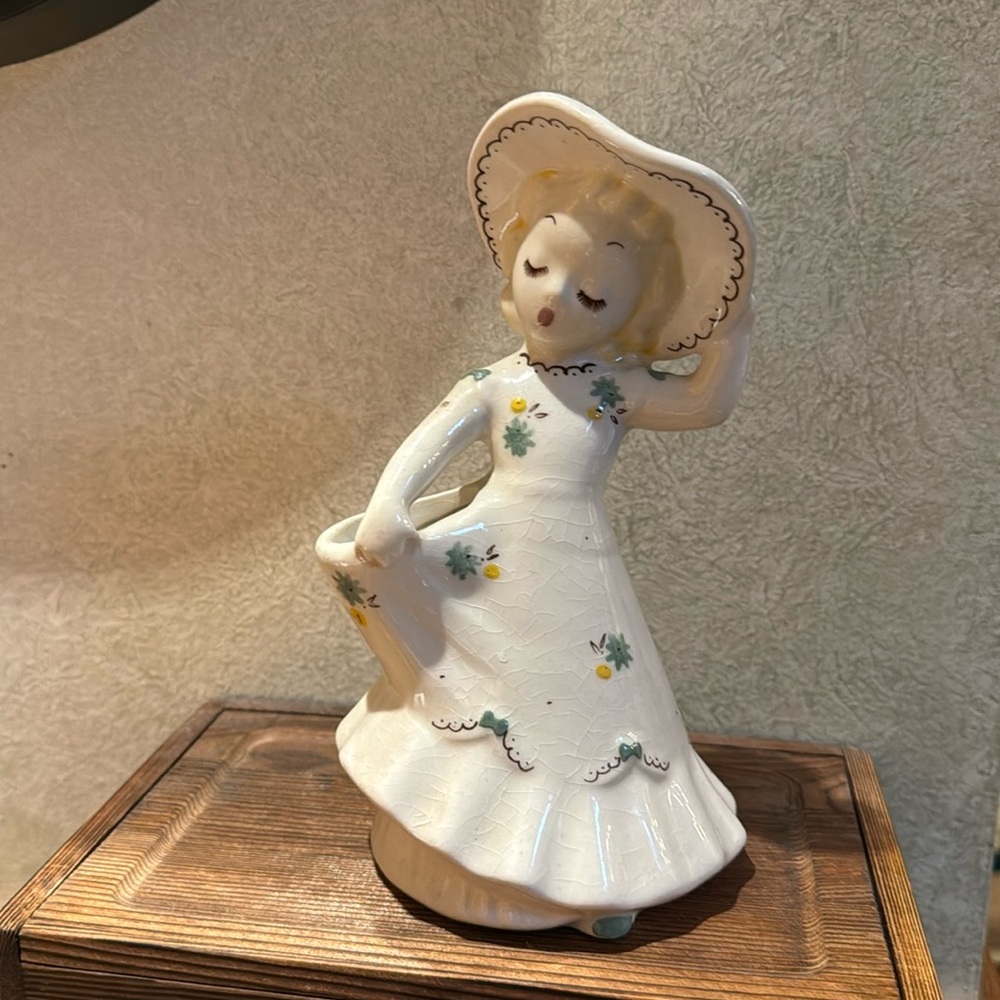 DeLee Hollywood Art Planter- California Pottery Girl Skirt Vase 6.5"